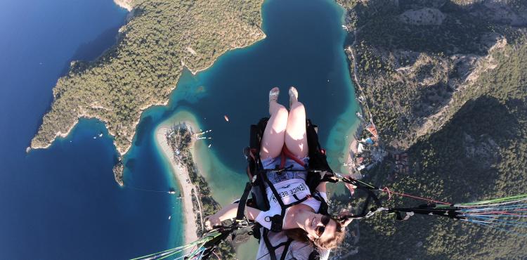 Nejla Şafakattı adlı kişinin uçuş deneyimlerini paylaştığı fotoğraf